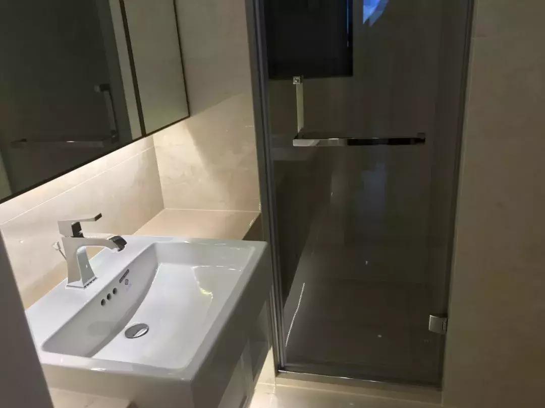 这个神盘只有一栋楼，比隔壁万科便宜100万