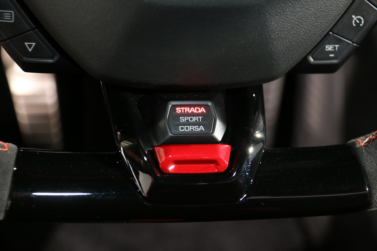 小牛飓风升级evo,飓风小牛飙车