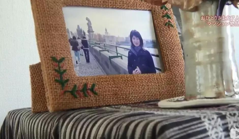 一辈子没结婚，7个单身女人买房同居10年，80岁了还染发.......