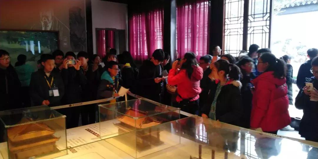 在地铁里包下一辆车，是种怎样的体验？