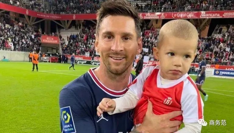 17岁梅西首秀照片,梅西34岁首战刷爆3项纪录