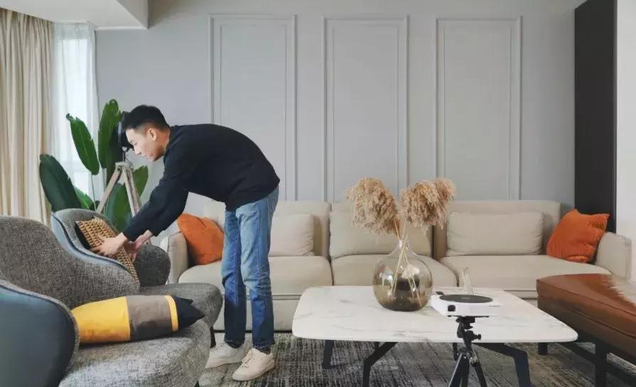 总有某些瞬间会被陌生的温柔击中,陌生的城市暖心的人