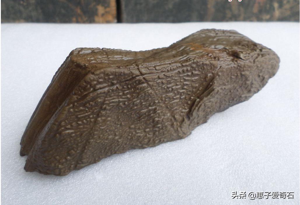 疆内观赏石,高价成交顶级带洞奇石