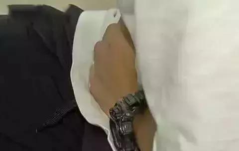 蛋蛋真的很脆弱,别再让娃当球捏了……