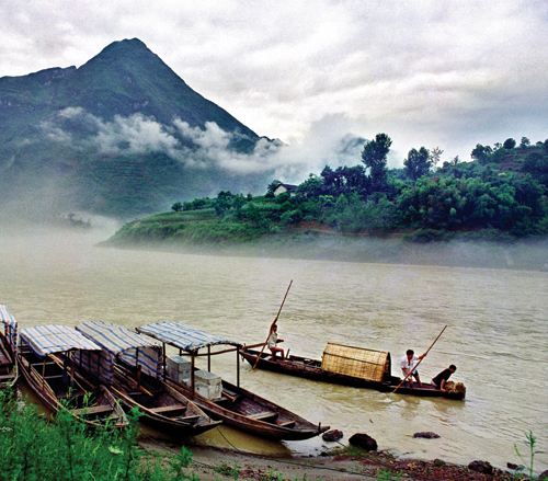 《大江依旧滚滚流》(散文)