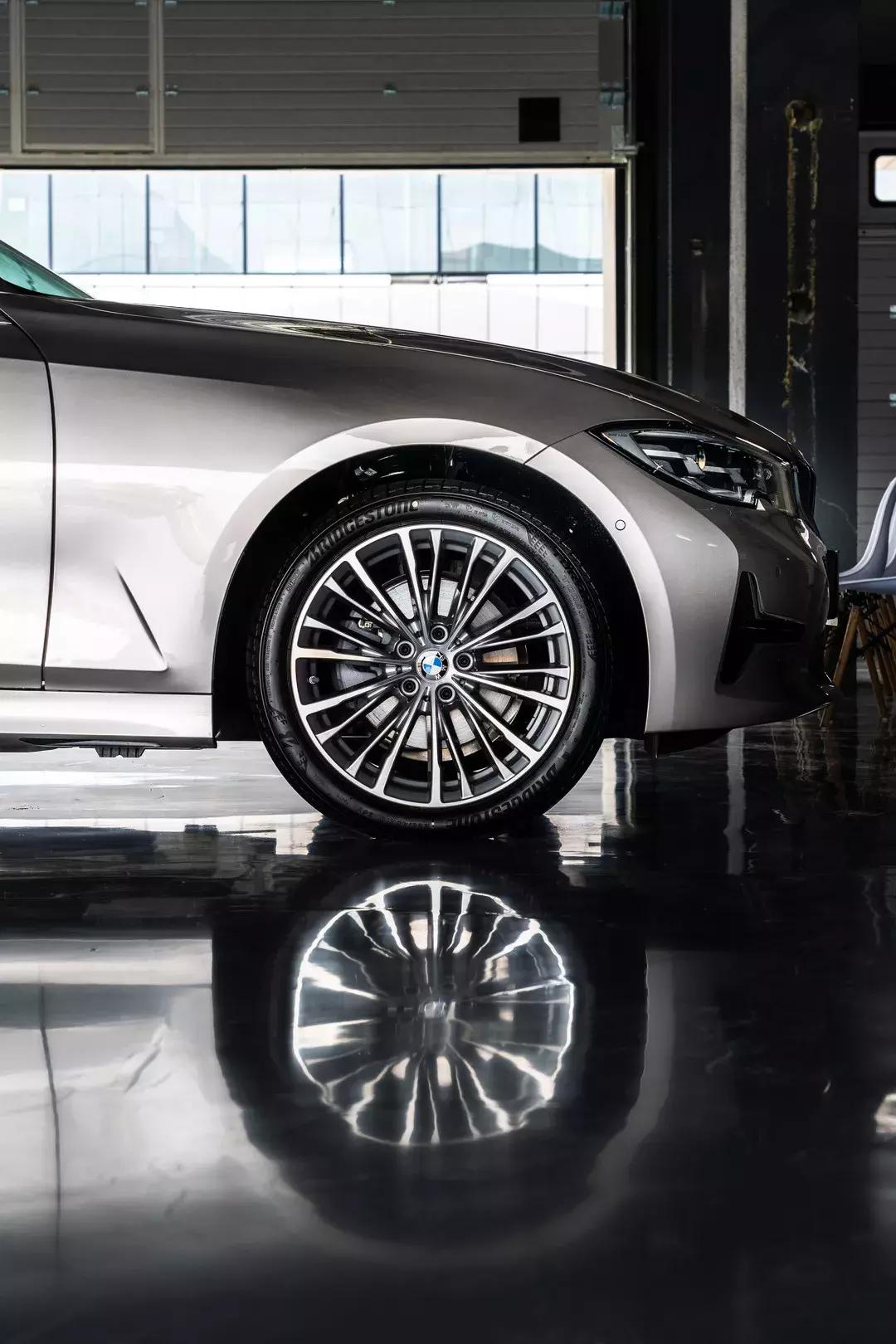 宝马325li评测2022黑,新款宝马325li测评