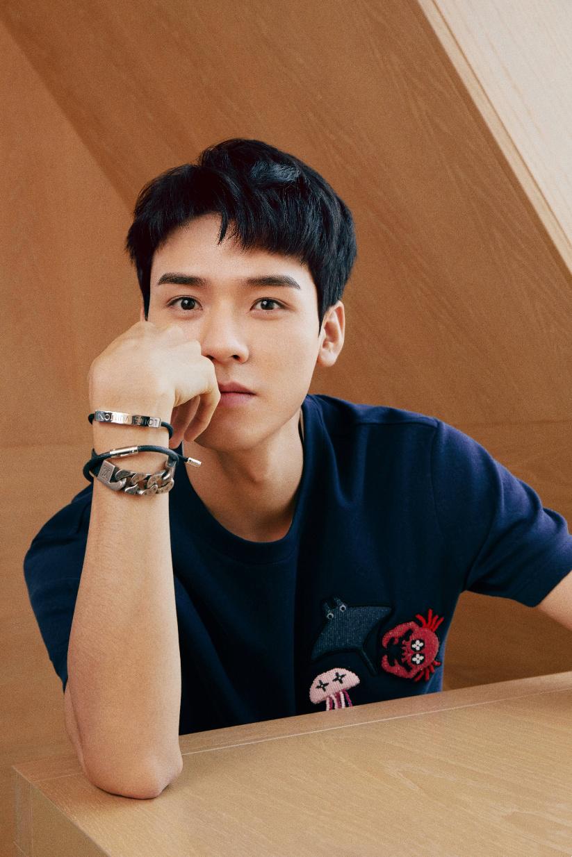 男生戴手饰也可以清爽又好看,学龚俊戴手饰又帅又酷