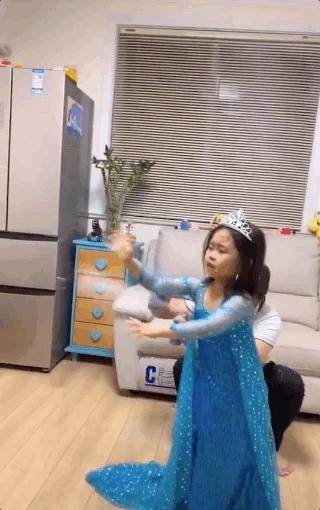 “我，30岁已婚*男猛**，陪女儿看完冰雪奇缘后，怂了”