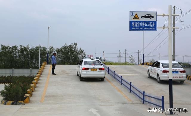 科目二上坡老是熄火怎么办,科目二坡道停车熄火如何找准点位