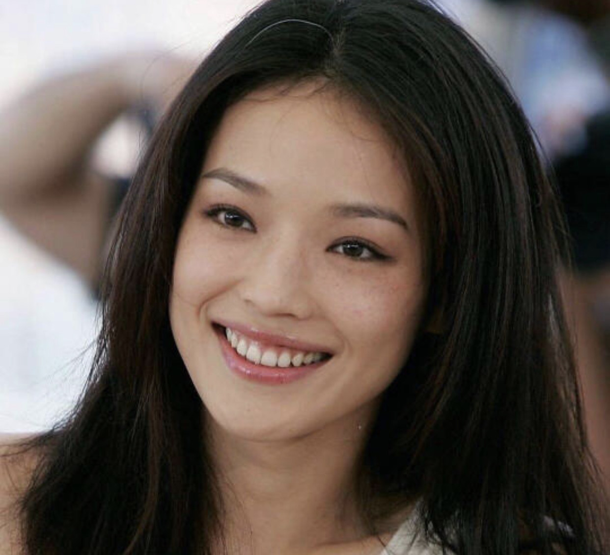 改善方脸脸型提升颜值小技巧,方脸中短发怎么扎好看简单气质