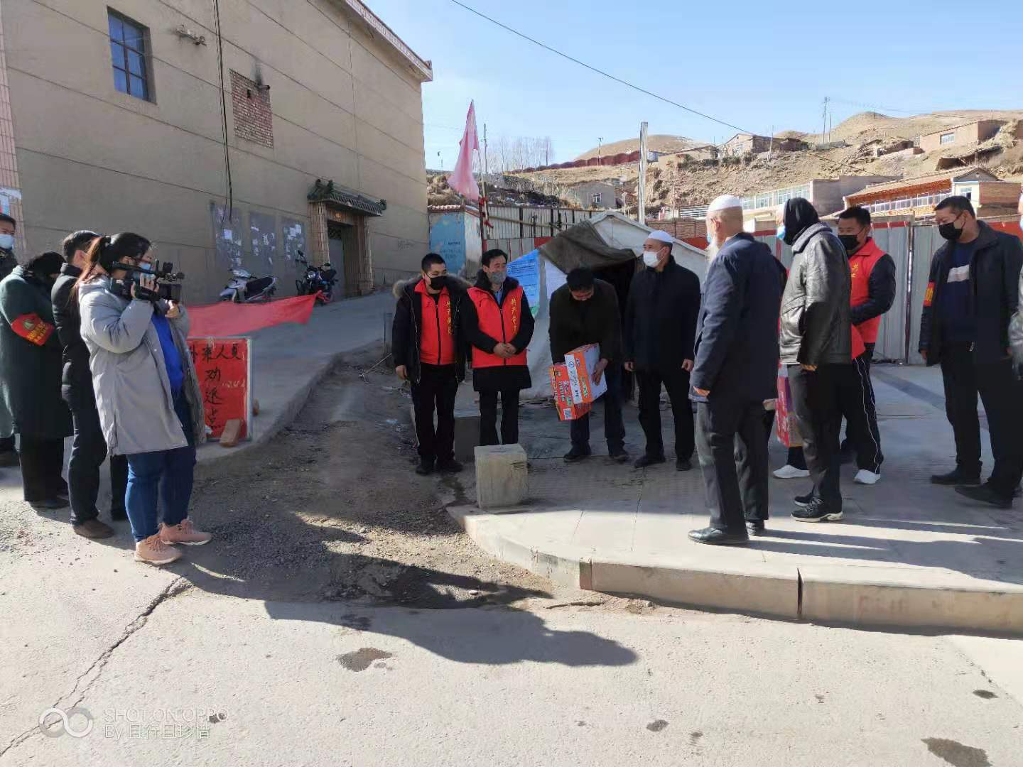 抗击疫情党员暖心慰问社区工作者,抗疫一线的基层党员干部