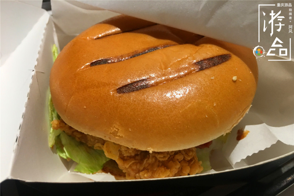 kfc新品汉堡带薯条,kfc香辣鸡腿堡和薯条