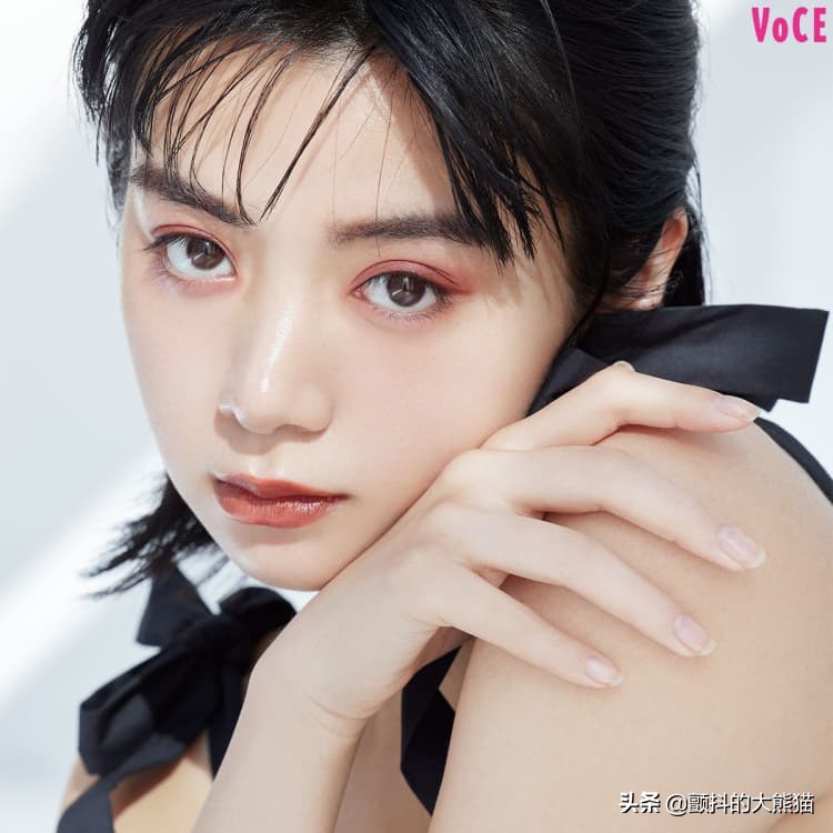 池田依来沙裙装,池田依来沙粉色外套