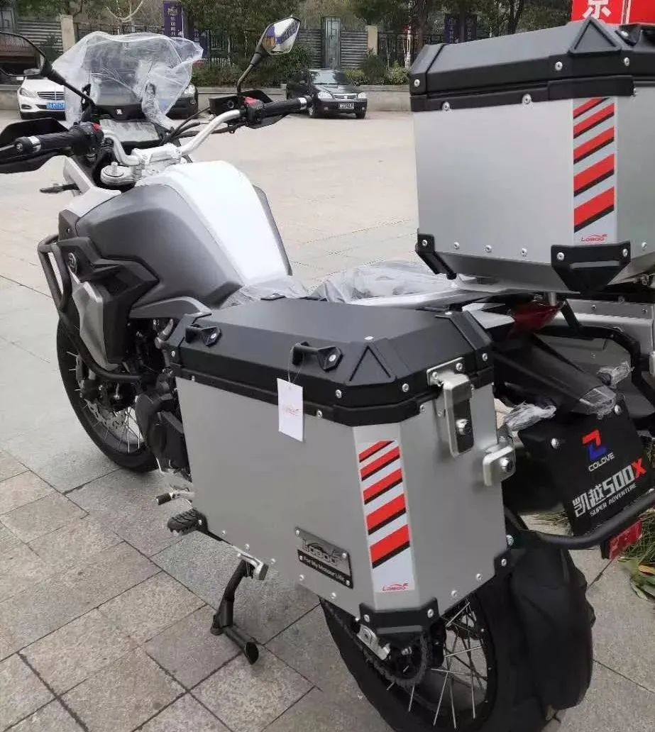 凯越500x摩托车一万公里保养,21款凯越500x经典版和珠峰版