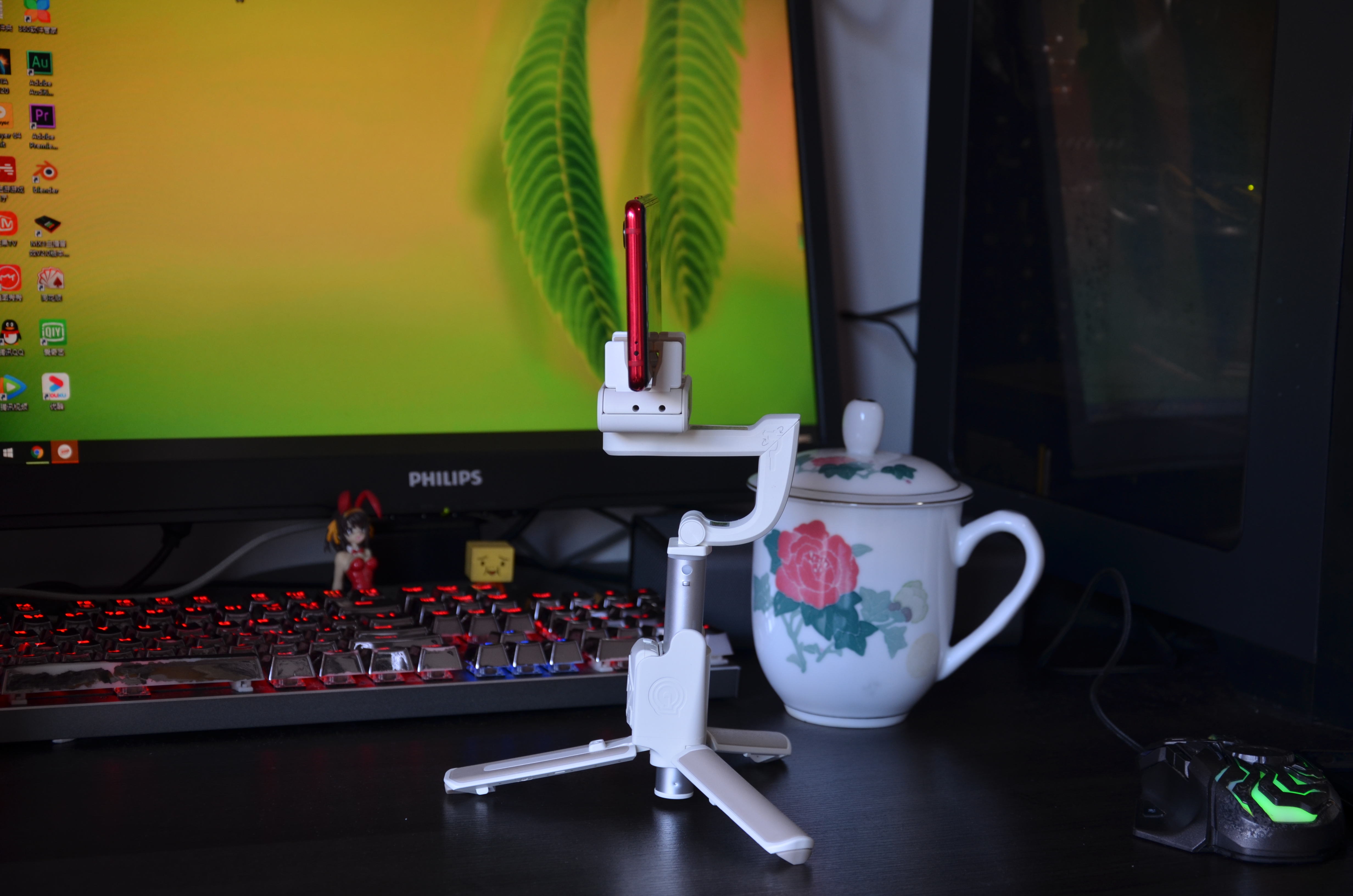 是自拍杆、三脚架，遥控卡菲、也是稳定器——浩瀚小Q智能稳拍杆