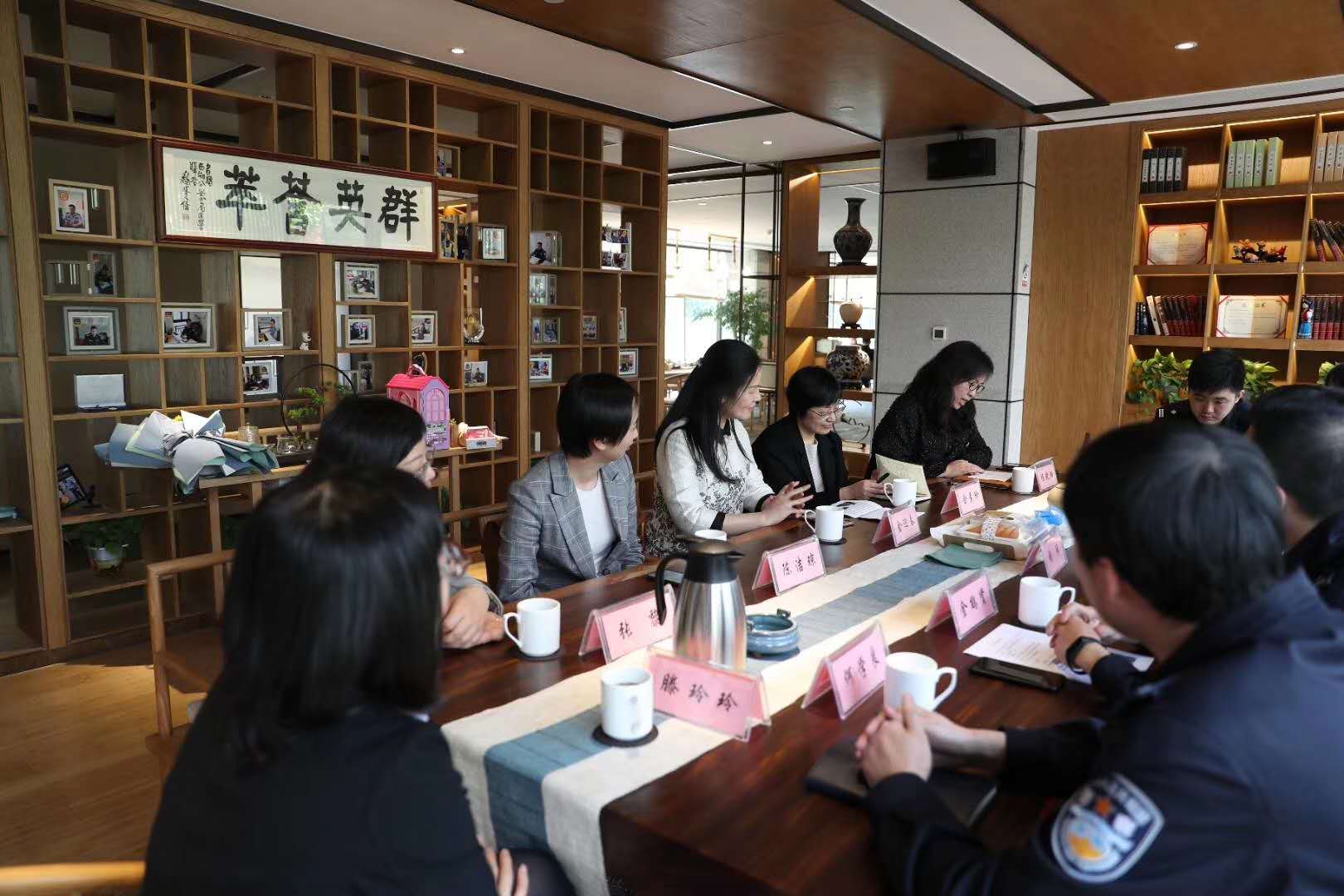 滕玲玲个人简历,滕玲玲视频