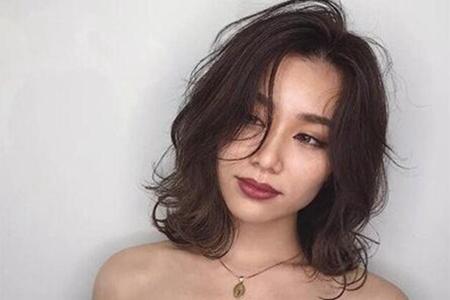 适合圆脸小个子微胖女生的发型,适合圆脸微胖女生发型短发微卷