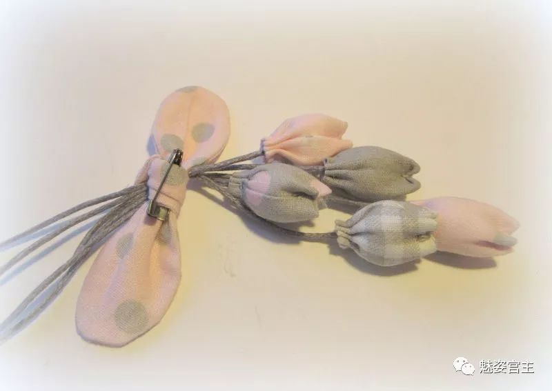 怎么制作花朵手工布料教程,怎么用剩下的布料做衣服上的小花