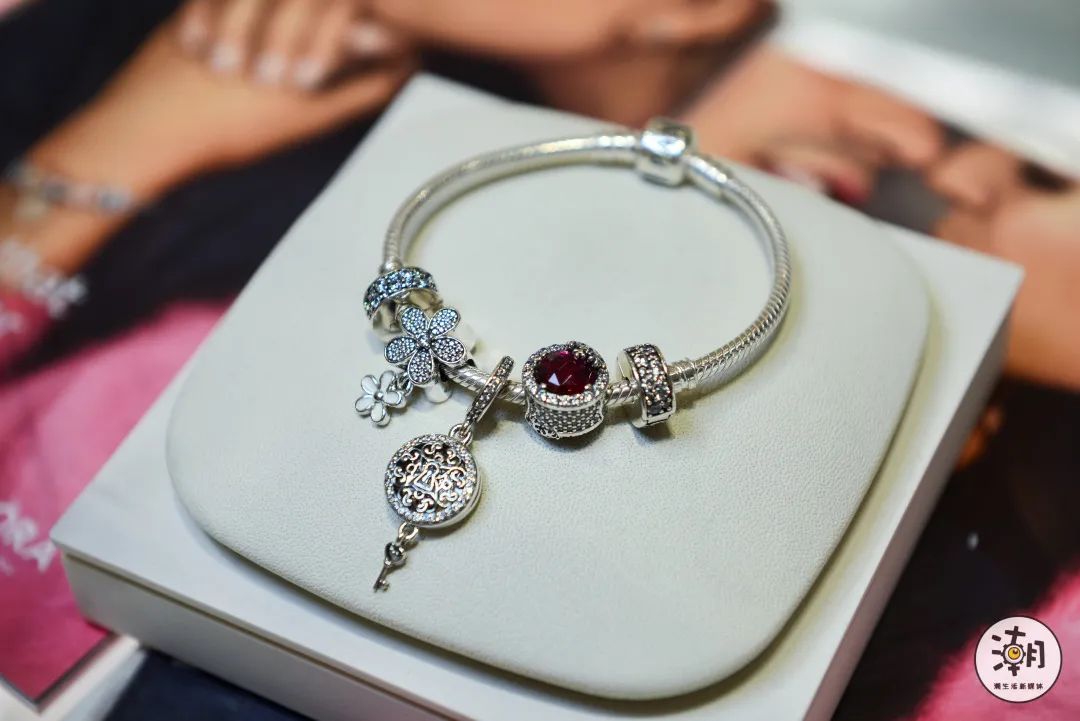 品牌服饰0.1折起,服饰99团200元代金券