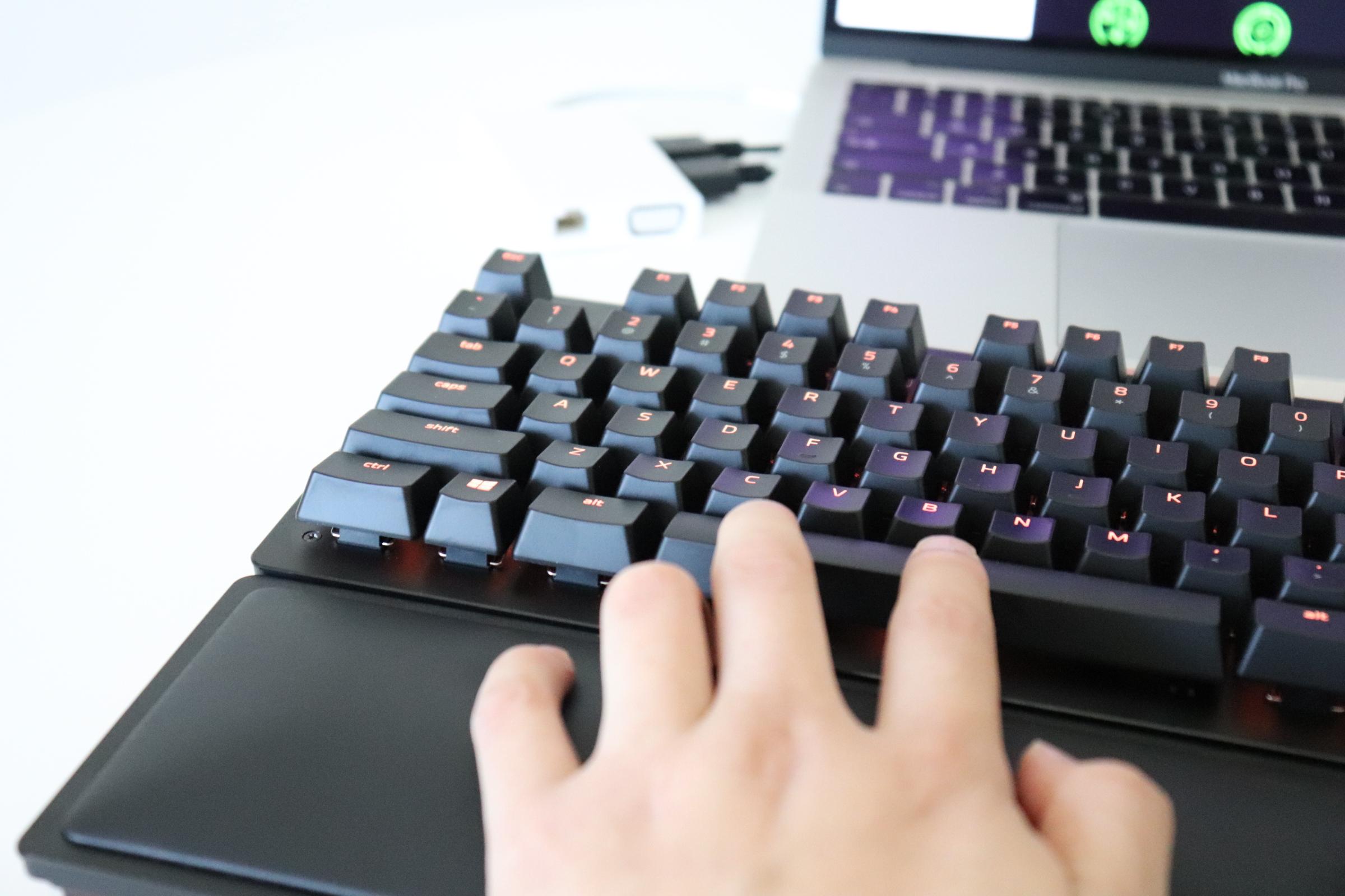 雷蛇光轴键盘的缺点和优点,雷蛇光轴键盘连续触发