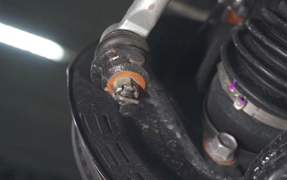 雷凌跟雷凌双擎底盘区别,21款雷凌底盘和24款雷凌底盘区别