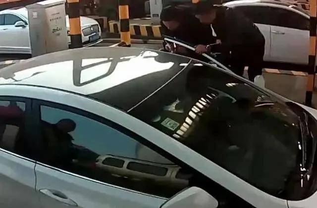 51岁女毒贩生下女儿,51岁女毒贩留下一岁女儿