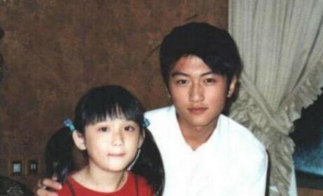 谢霆锋十几岁就喜欢王菲吗,谢霆锋14岁唱的歌