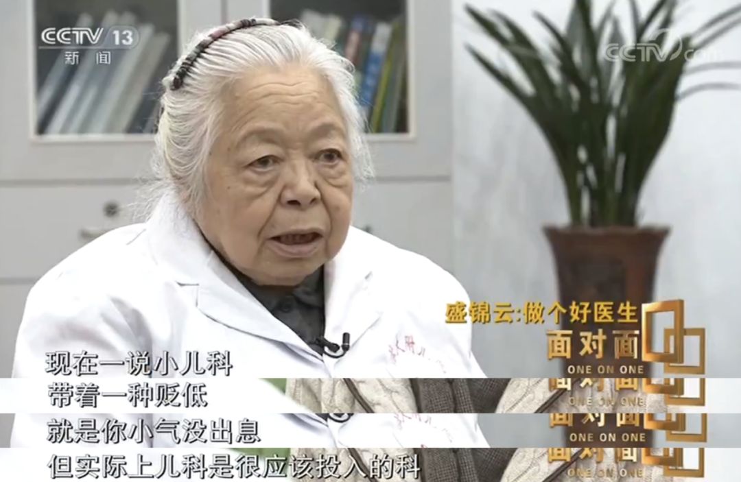 最近比较火的一个女生的照片,一张照片爆火的女孩