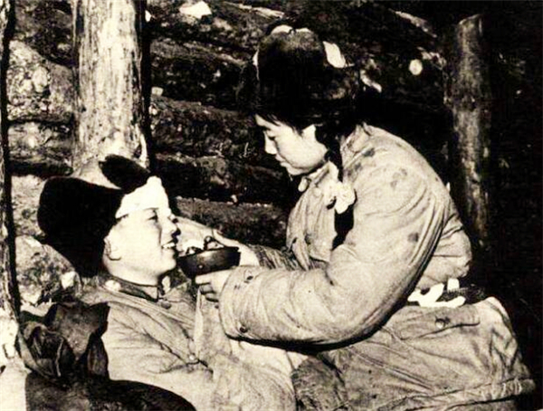 河北一名老人，住院没钱缴费被停药，真实身份揭开后医院追悔莫及