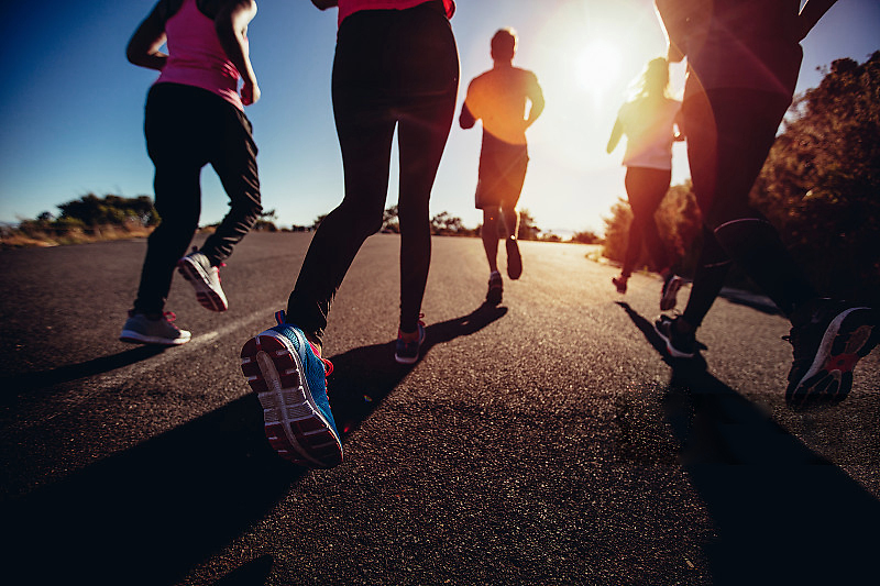 塑胶跑道有毒吗安全吗,塑胶跑道多久才能使用