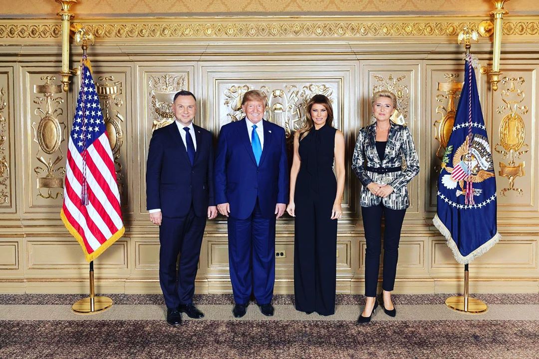 她打遍天下无敌手，红裙让丹麦王妃惨败，同框梅拉尼亚也是稳赢