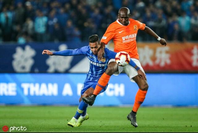 卓尔打山东鲁能泰山点球回放,吴曦远射破门苏宁1到0