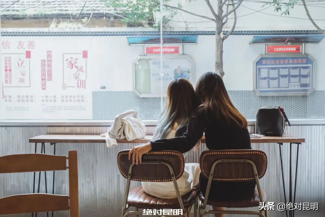 瓦仓南路上偶遇“首尔小店”：喝杯“素食咖啡”再选个韩国笔记本