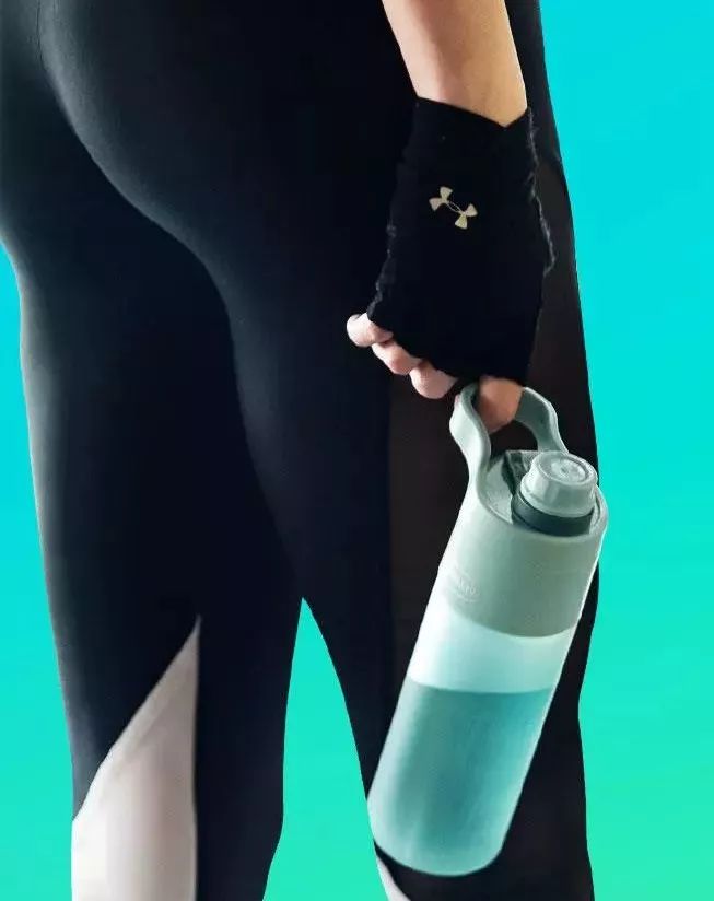 据说这个德国运动水瓶能当移动空调用?!亲测轻轻一喷清凉降温