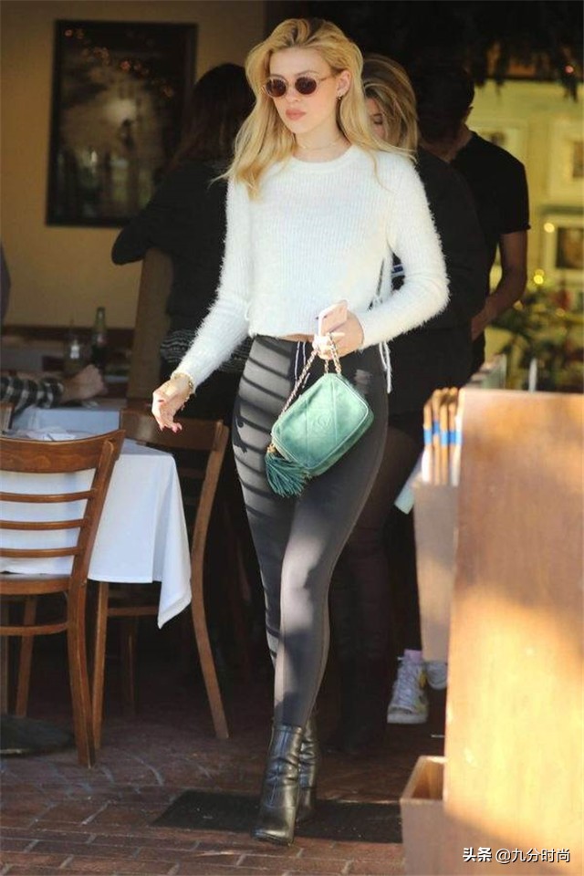 有品位的女人冬天衣服不用太多,今年秋冬最火的马海毛毛衣