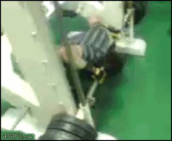 男子被120公斤杠铃压脖死亡后续,140斤杠铃砸中小伙胸部