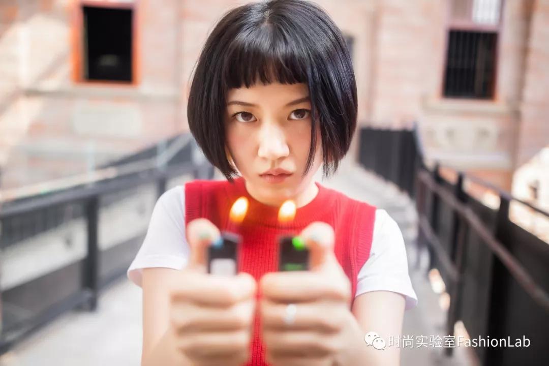 无论他多有钱都会拿走你的打火机,不管你的朋友多有钱都会拿打火机