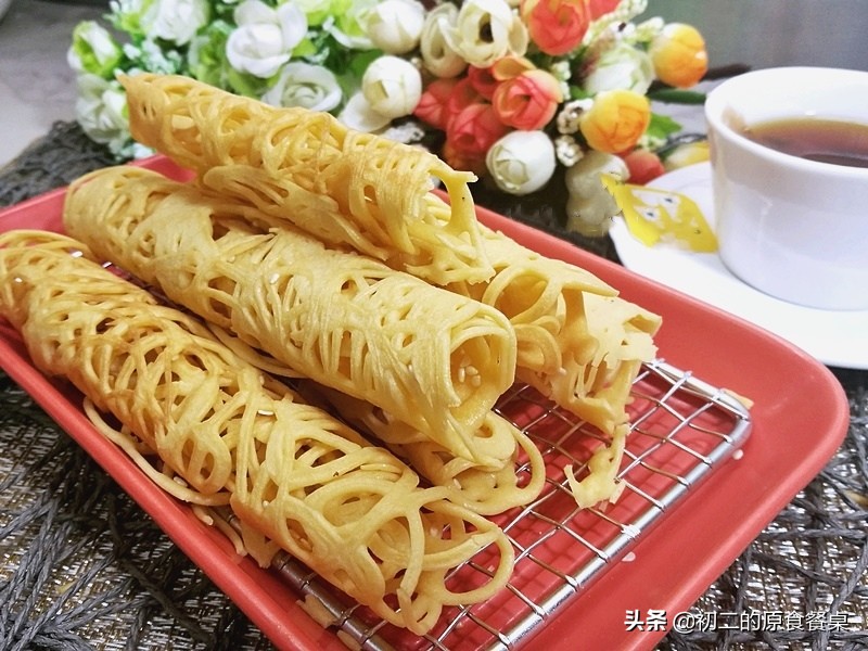 蕾丝蛋卷，丝绸轻柔的点心，10分钟就调好面糊，现做现吃好方便