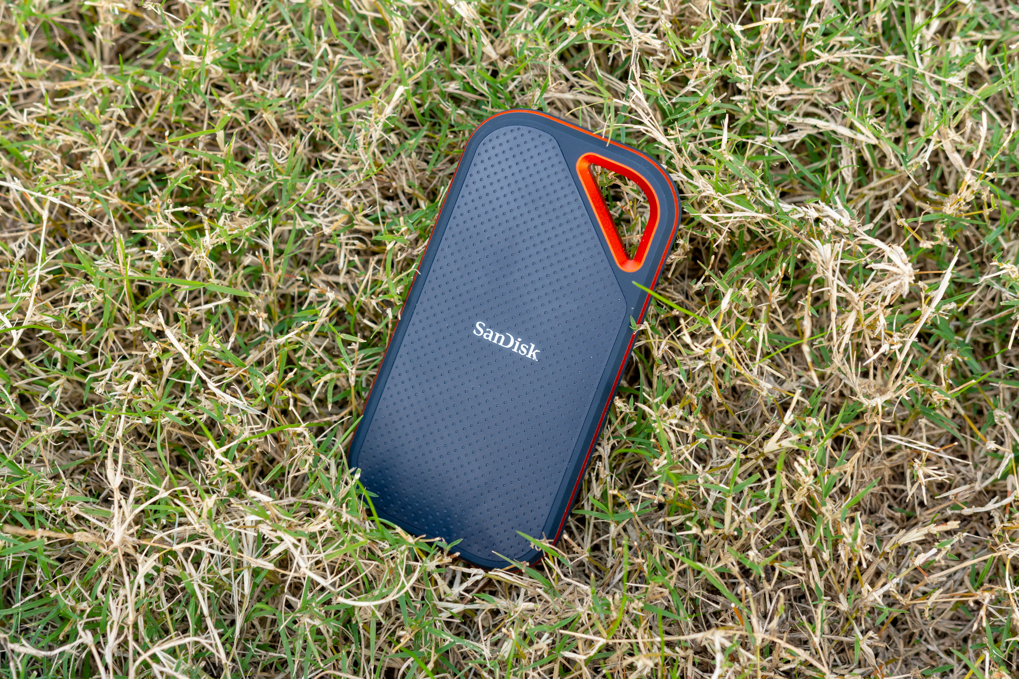 千兆传输速度移动硬盘,闪迪至尊高速固态硬盘4k读写速度