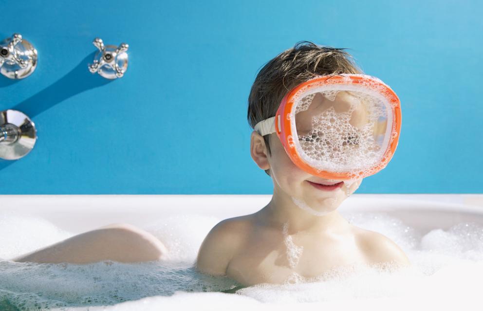 降温了给孩子洗澡好吗,大降温怕孩子在家冷