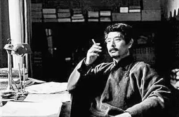 鲁迅与香烟：只吸彩凤牌廉价烟，一生烟不离手，想戒戒不掉