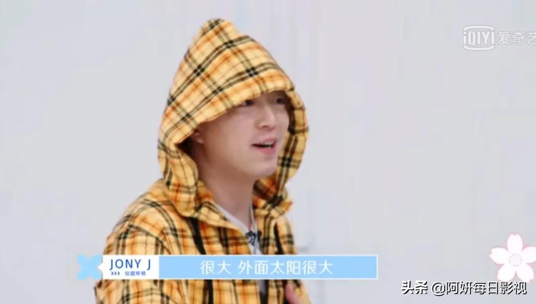 淡黄的长裙蓬松的头发blackpink,淡黄的长裙蓬松的头发rapper翻唱