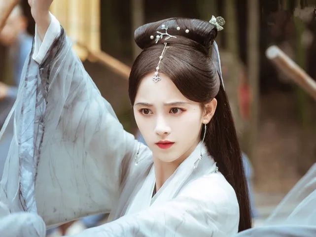 呕了……看完这部《新白蛇传》,我想向“四千年美女”道歉