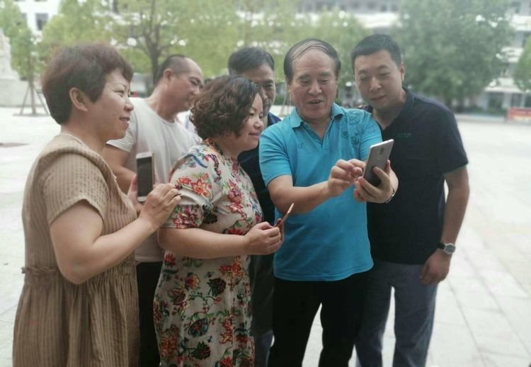 临颍：摄影家大咖走进三高，现场传授摄影秘籍