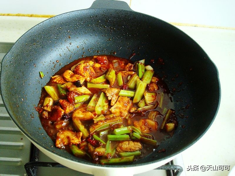 新疆正宗的美味可口的馕,新疆特色芝麻大馕怎么吃