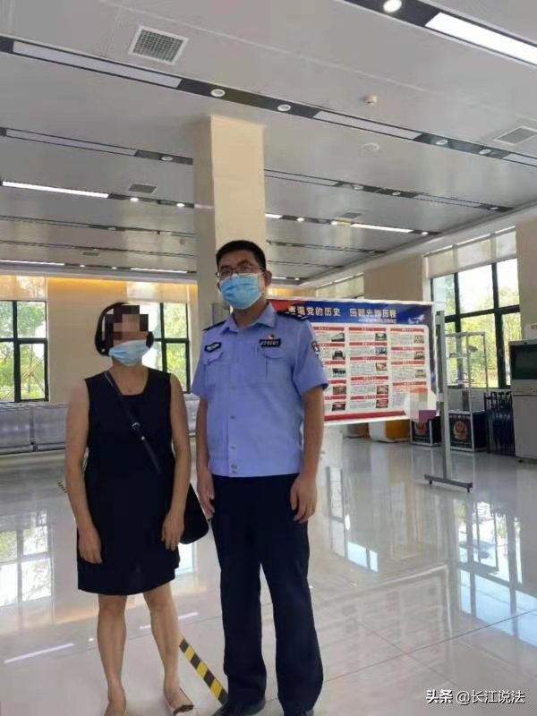 快递员发现骗局及时制止,近期冒充快递员怎么报警