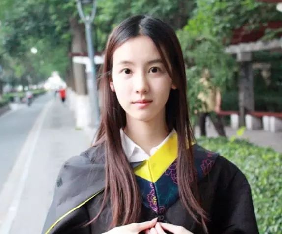 陈都灵娱乐圈黑马的多重角色魅力,广东姑娘撞脸陈都灵叫什么名字