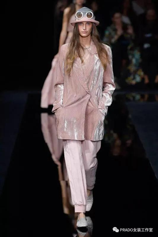 2021乔治阿玛尼春夏时装秀 (安普里奥·阿玛尼ar2500报价)