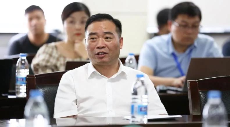 魔手伸进苹果供应链，6万*款贷**起步，余姚人王文鉴锻造光电之星