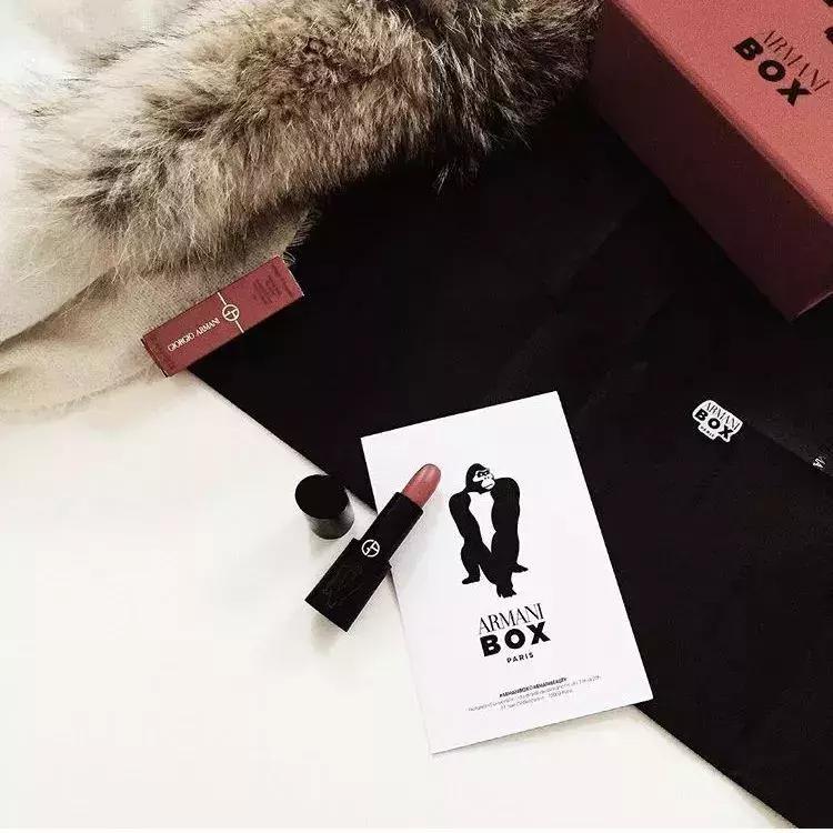 乔治阿玛尼设计师设计风格,被娱乐圈耽误的设计师